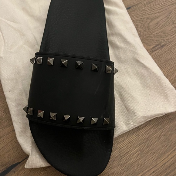 Valentino ROCKSTUD RUBBER SLIDER SANDAL. - Picture 8 of 10